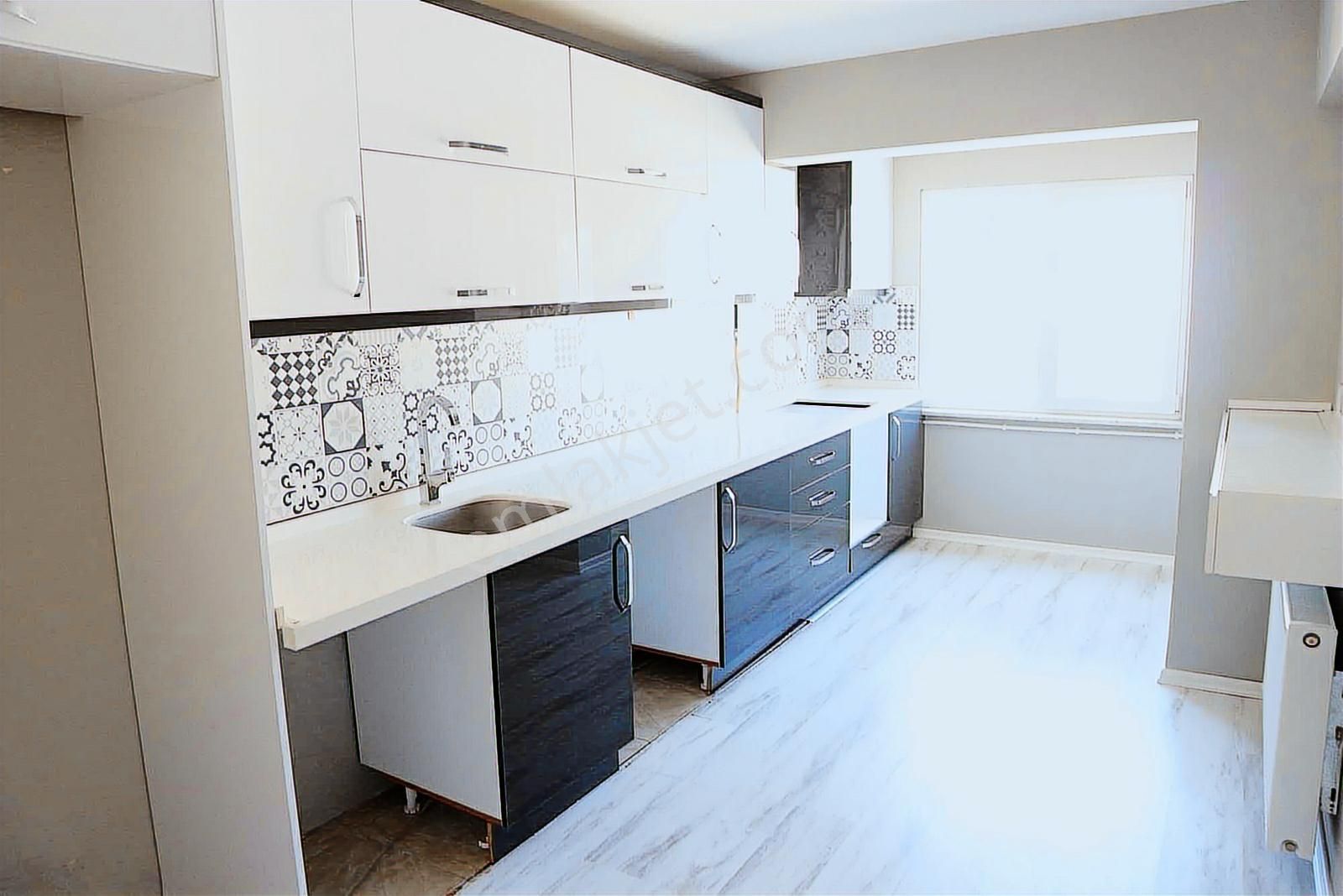 Şükrüçavuş Mh'sinde 7 Yıllık Deniz Manzaralı Asansörlü 2+1 Daire - Görsel 9