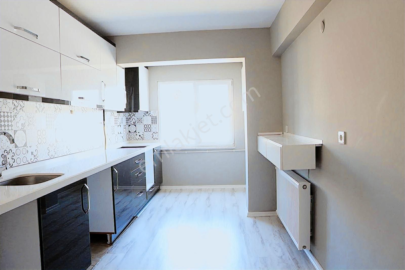 Şükrüçavuş Mh'sinde 7 Yıllık Deniz Manzaralı Asansörlü 2+1 Daire - Görsel 3