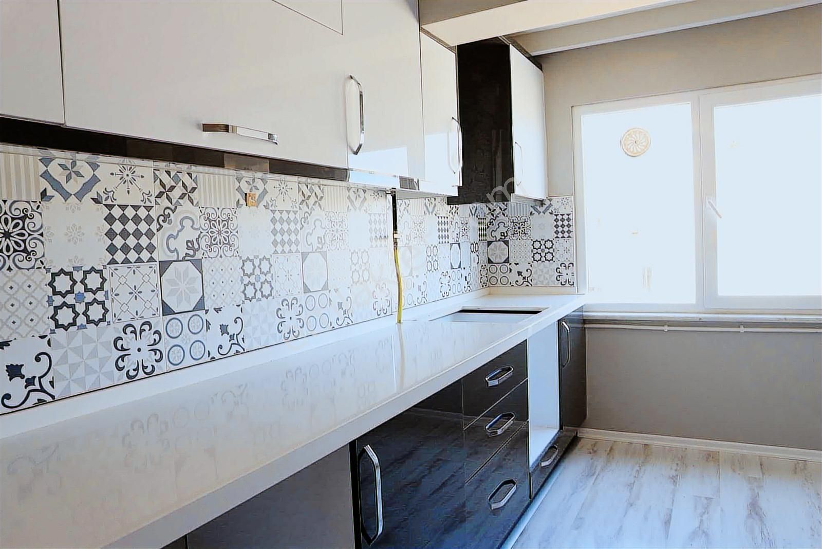 Şükrüçavuş Mh'sinde 7 Yıllık Deniz Manzaralı Asansörlü 2+1 Daire - Görsel 8