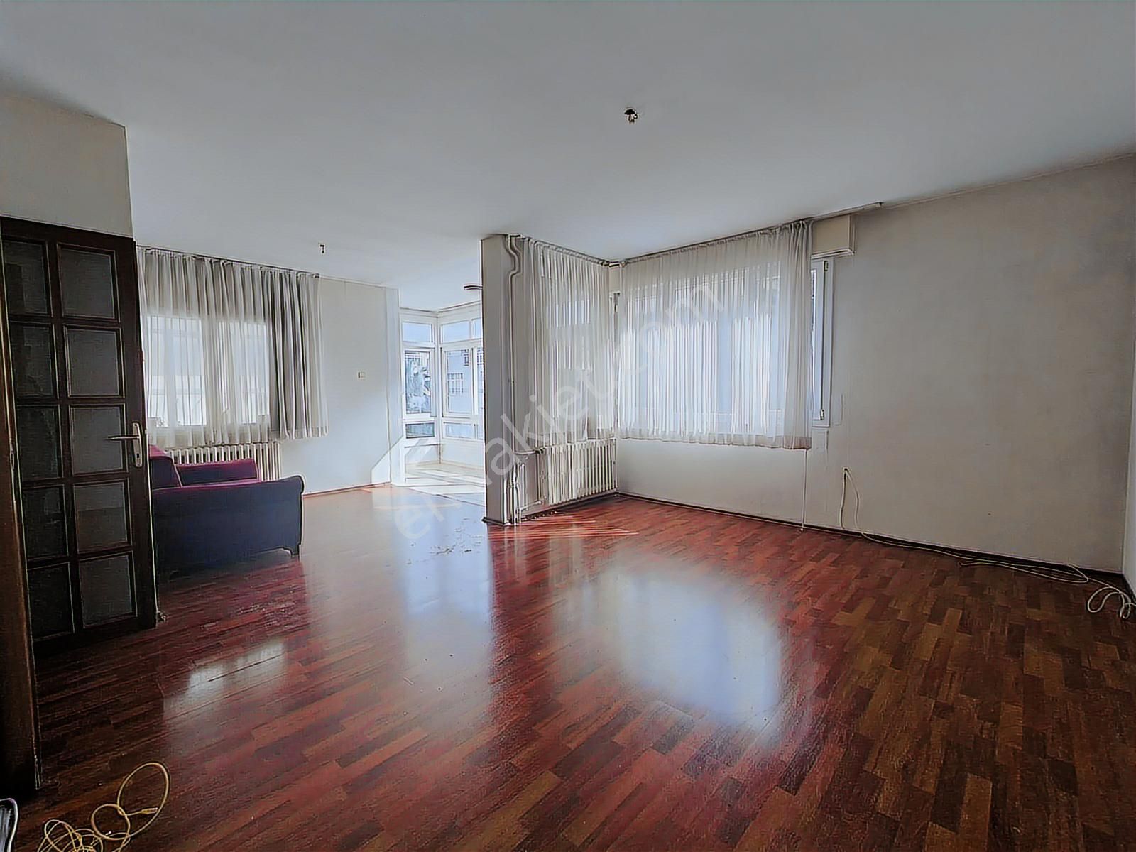 Alsancak Mükemmel Konumda Geniş 3+1 Satılık Daire Reyhan Yakını - Görsel 9