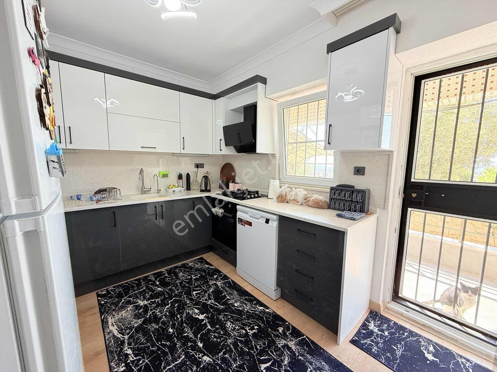 Fiyat Düştü!! Geniş 2+1 Ayrı Mutfak Daire! Merkeze 700 Metre - Görsel 4