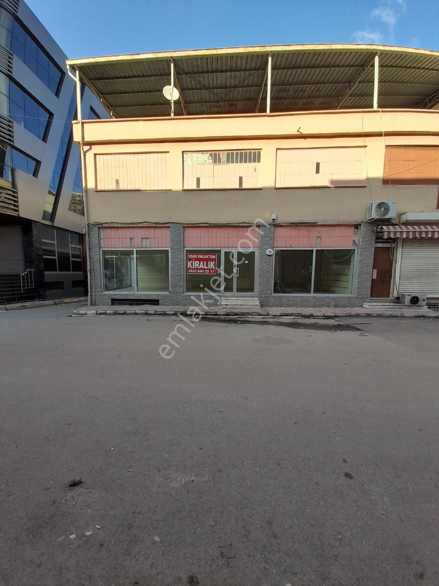 Vişne Emlaktan Kiralık İşyeri Gülveren Camii Karşısında - Görsel 2