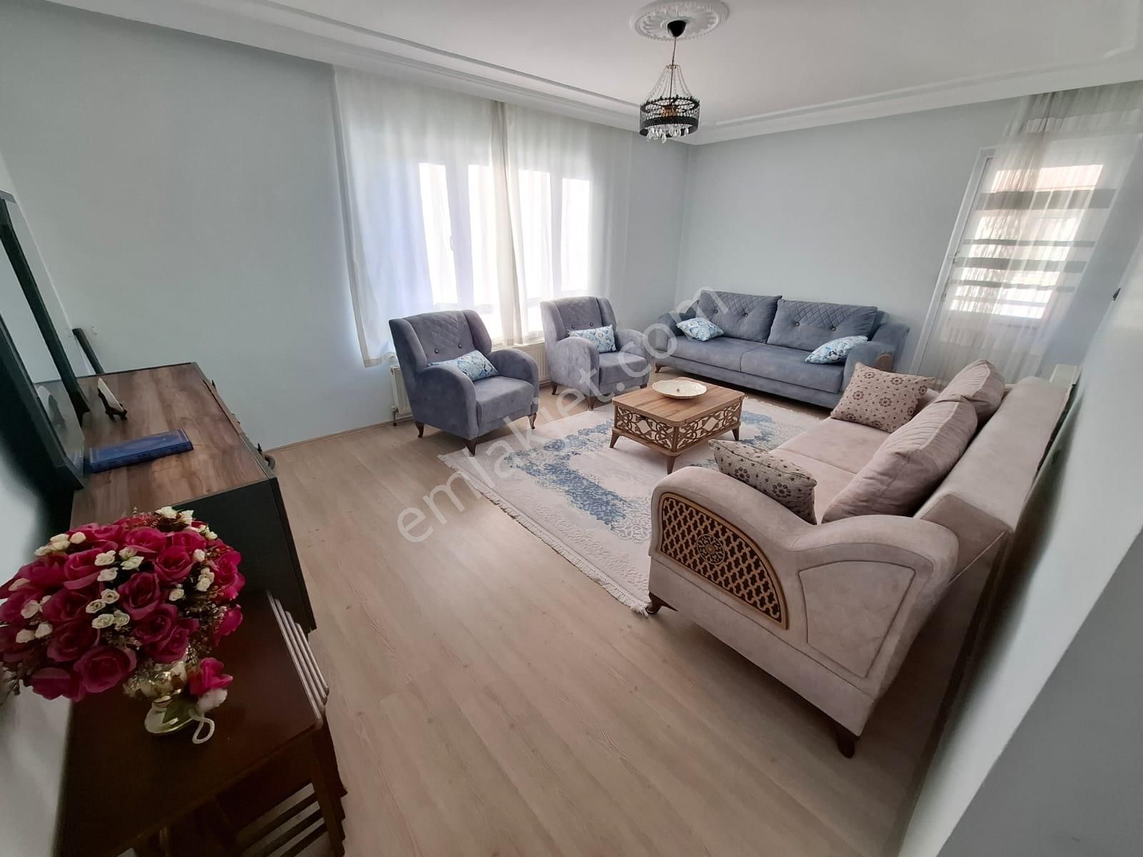 Mamak - Ekin Mahallesinde Ara Katta, Caddeye Yakın, Asansörlü 3+1 Satılık Daire !!!