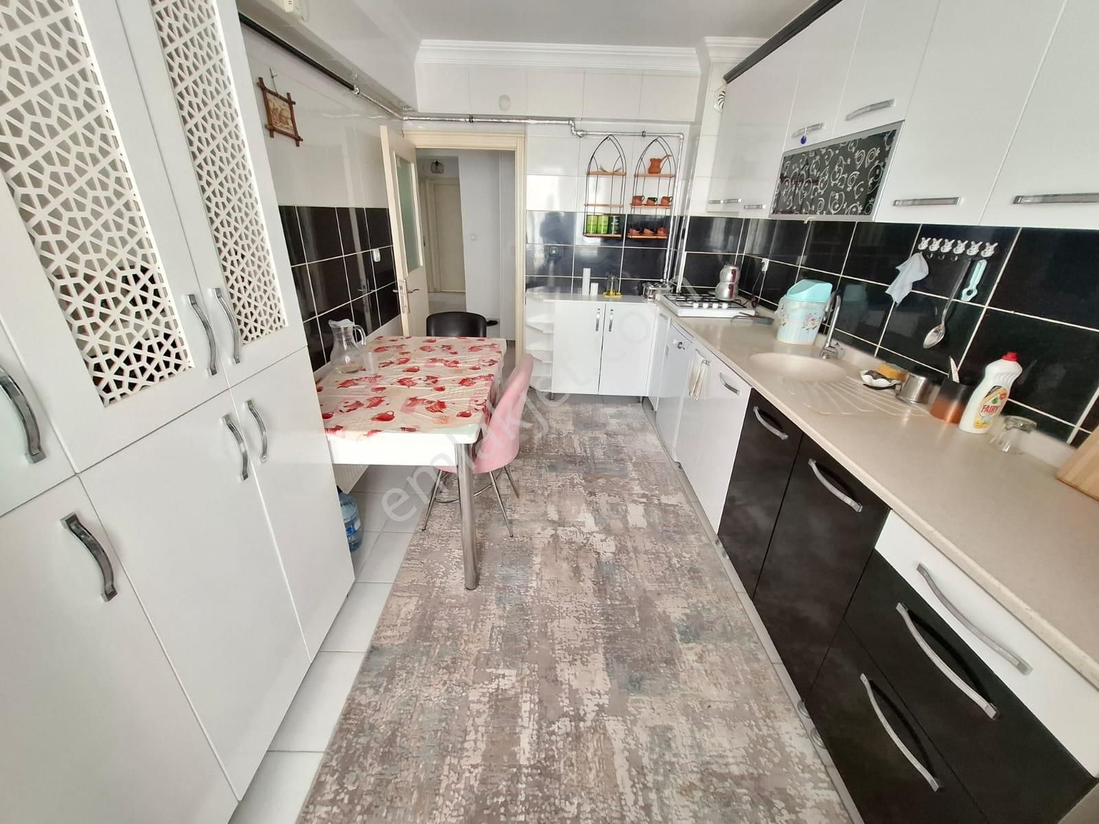 Mamak - Ekin Mahallesinde Ara Katta, Caddeye Yakın, Asansörlü 3+1 Satılık Daire !!! - Görsel 4