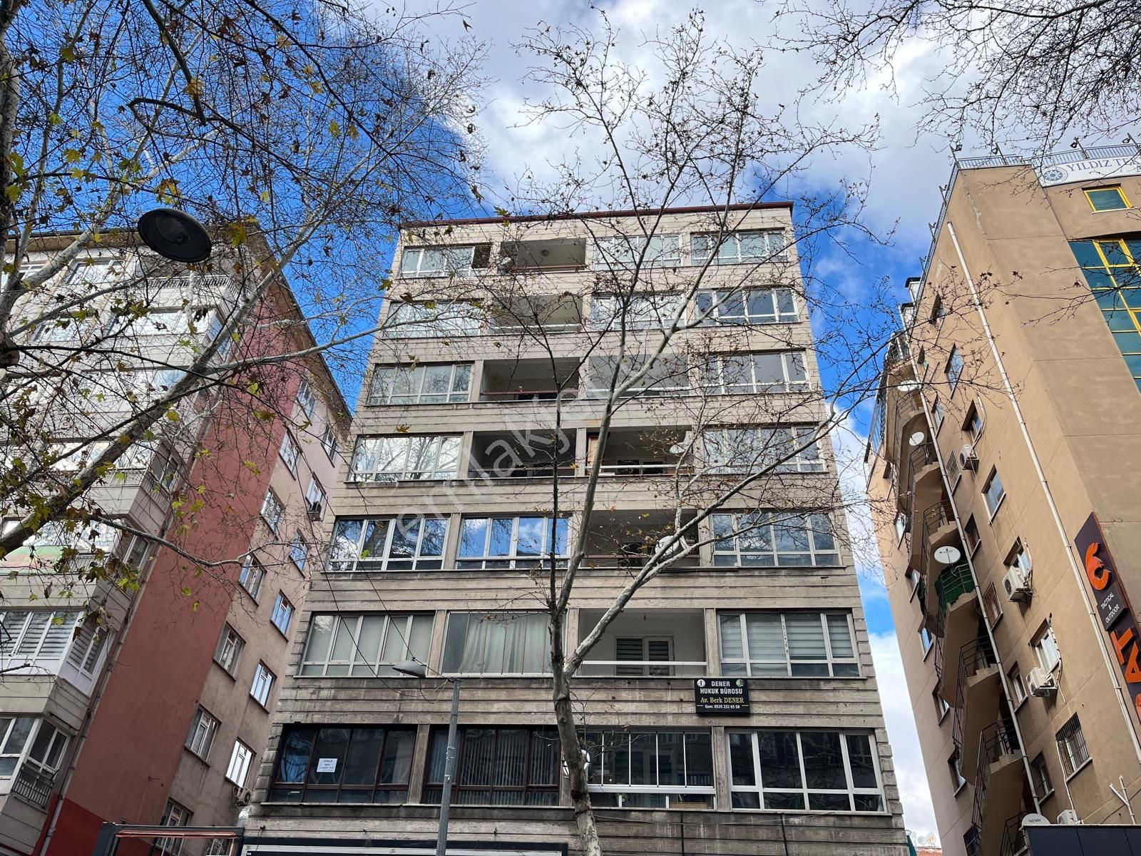 Kızılay'da Necatibey Caddesi Üzeri 2.katta 2+1 Ofis