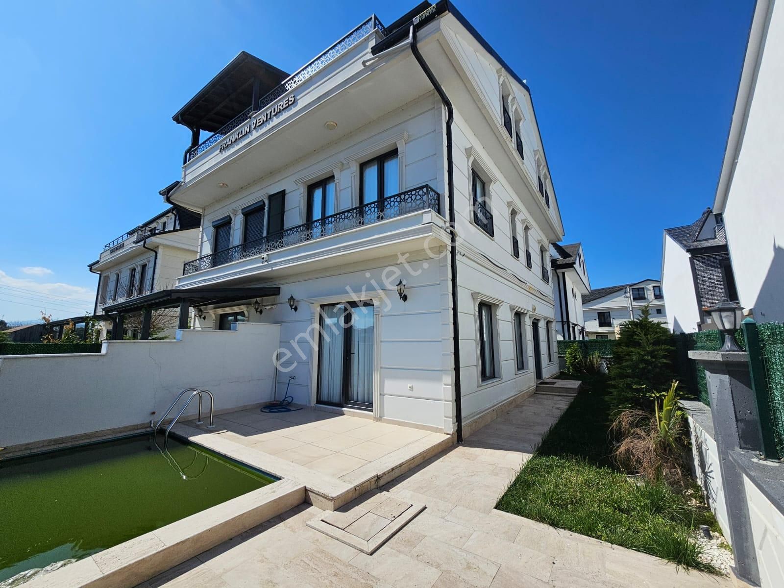 Deniz'den Kocaali Sakarya'da 3+2 Müstakil Havuzlu , Denize Yakın , Merkezi Konumda Villa