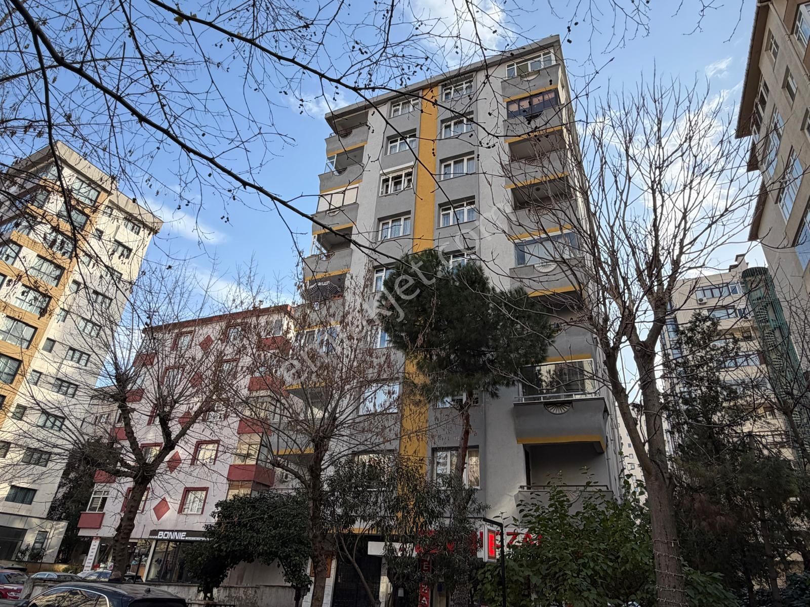 Kozyatağı Acıbadem Has Civarı Prestijli Binada Masrafsız Geniş M2'de