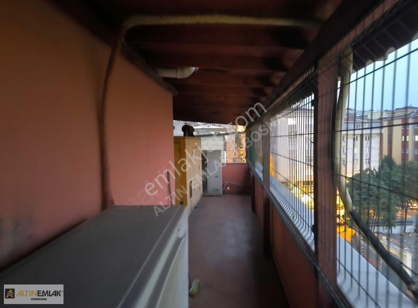 Çobançeşmede 700 M2 İş Hanı Katı Kuyumcukent Yanı