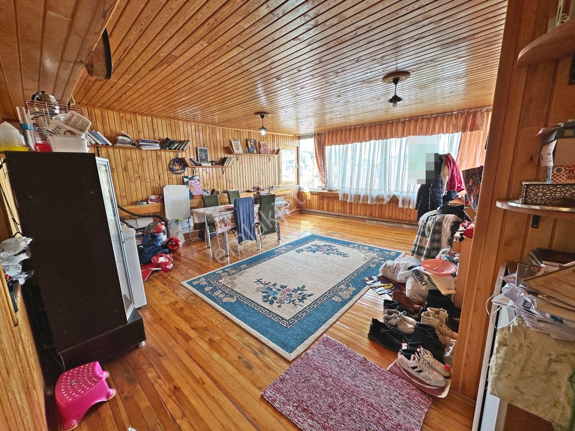 Misket Düzlükte Kapalı Teraslı Çift Banyolu 4+1 Satılık Dublex