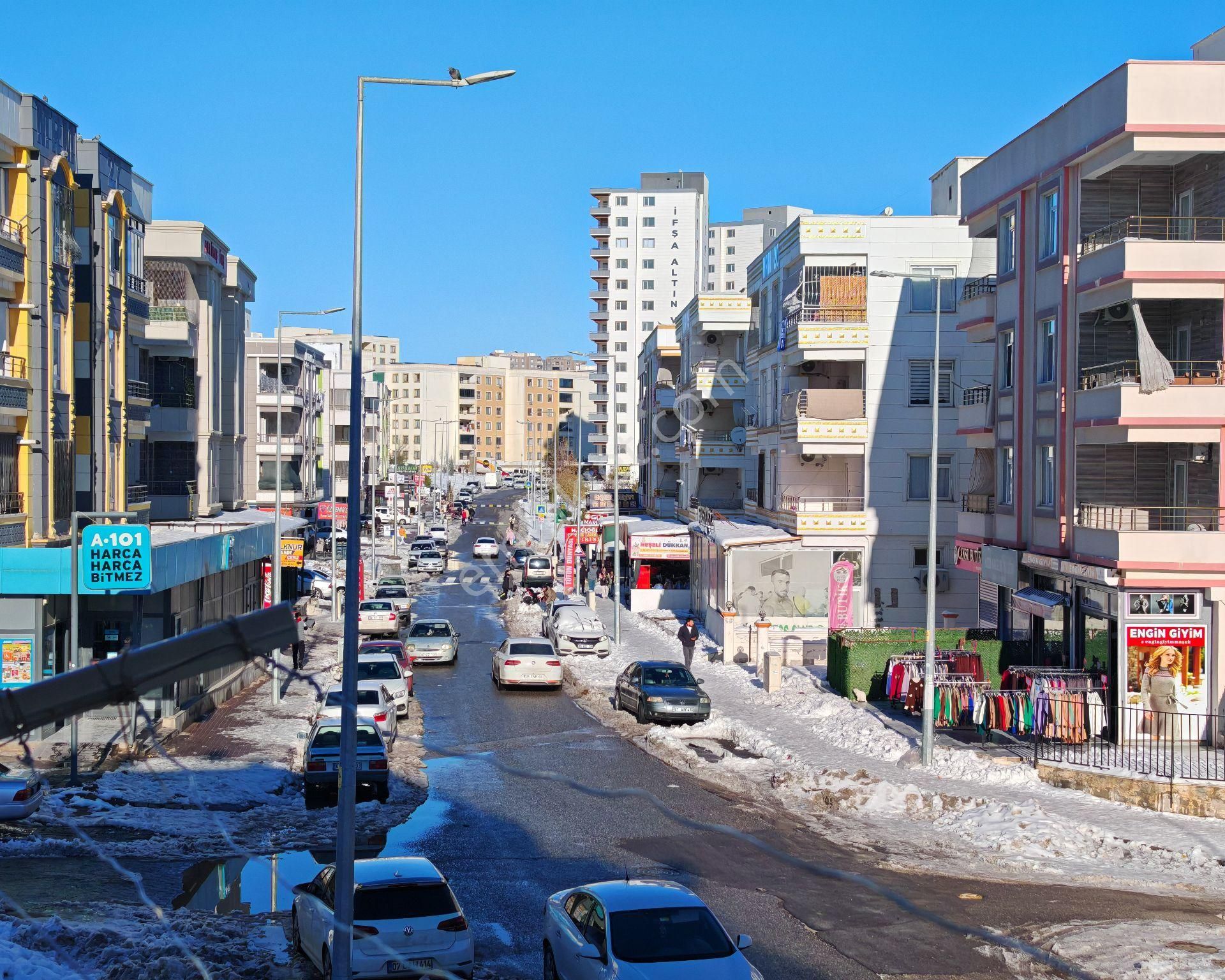 Faruk Yüksel Emlak Seyrantepe'de Merkezi Konumda 4 Oda Ferah Daire Cadde Üzeri Full Yapılı