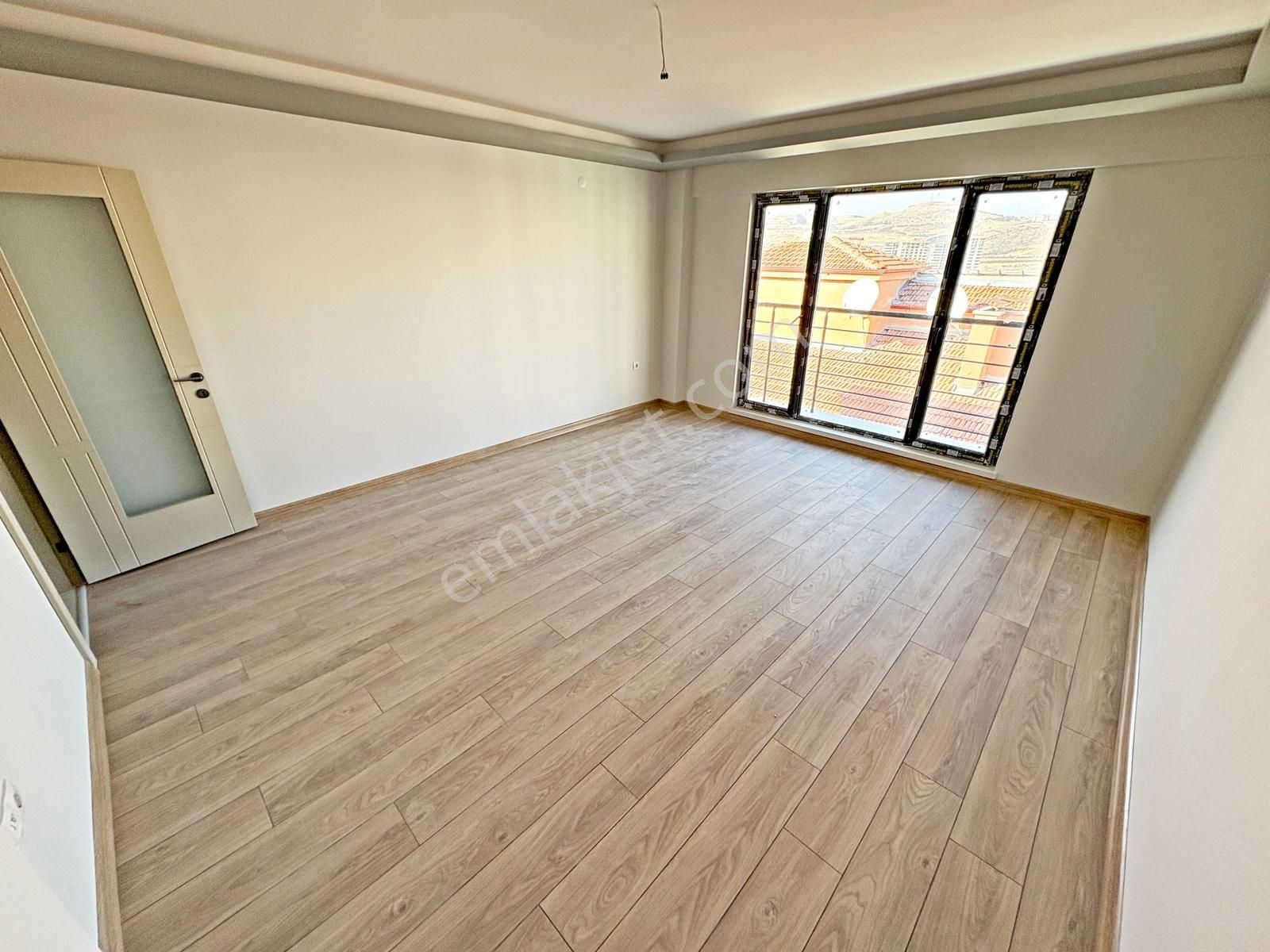 3+1 3.kat Sıfır Oturuma Hazır Manzaralı Ultra Yapılı Asansörlü - Görsel 12