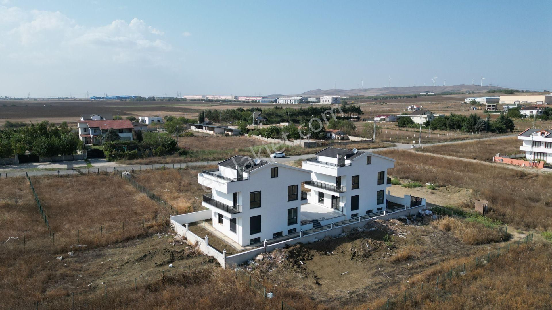 Silivri Çanta Kapalı Otoparklı 550m² Arsa İçinde Sıfır Villalar