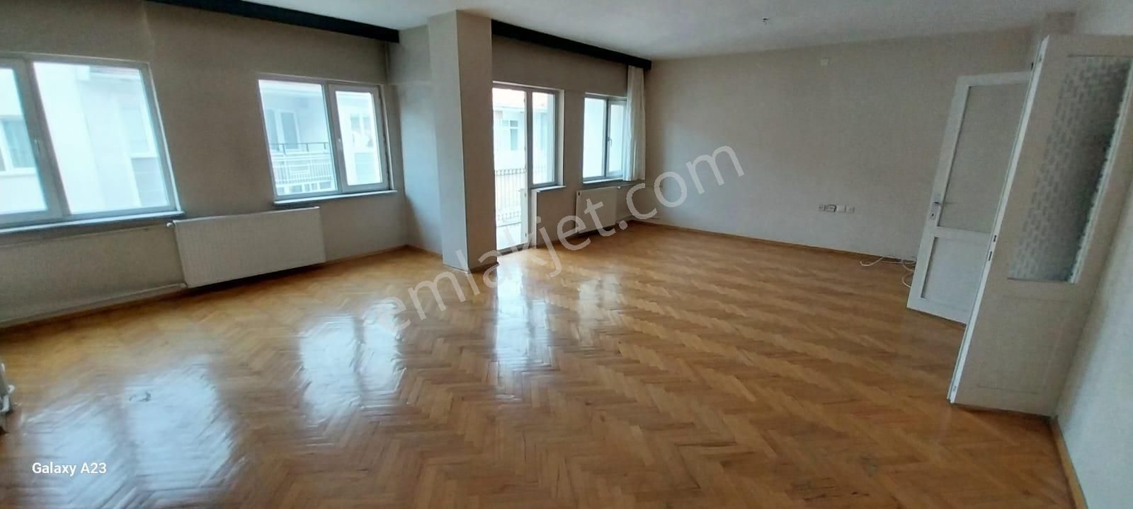 Namazgahta Asansörlü Satılık Ara Kat Daire