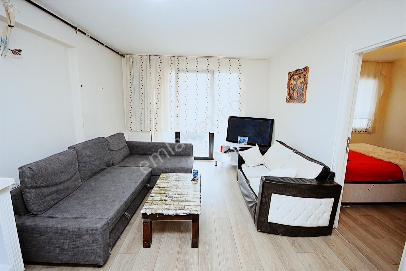 Tuzla Site İçerisinde : Güvenlikli : Eşyalı : 1+1 Fırsat Daire - Görsel 13