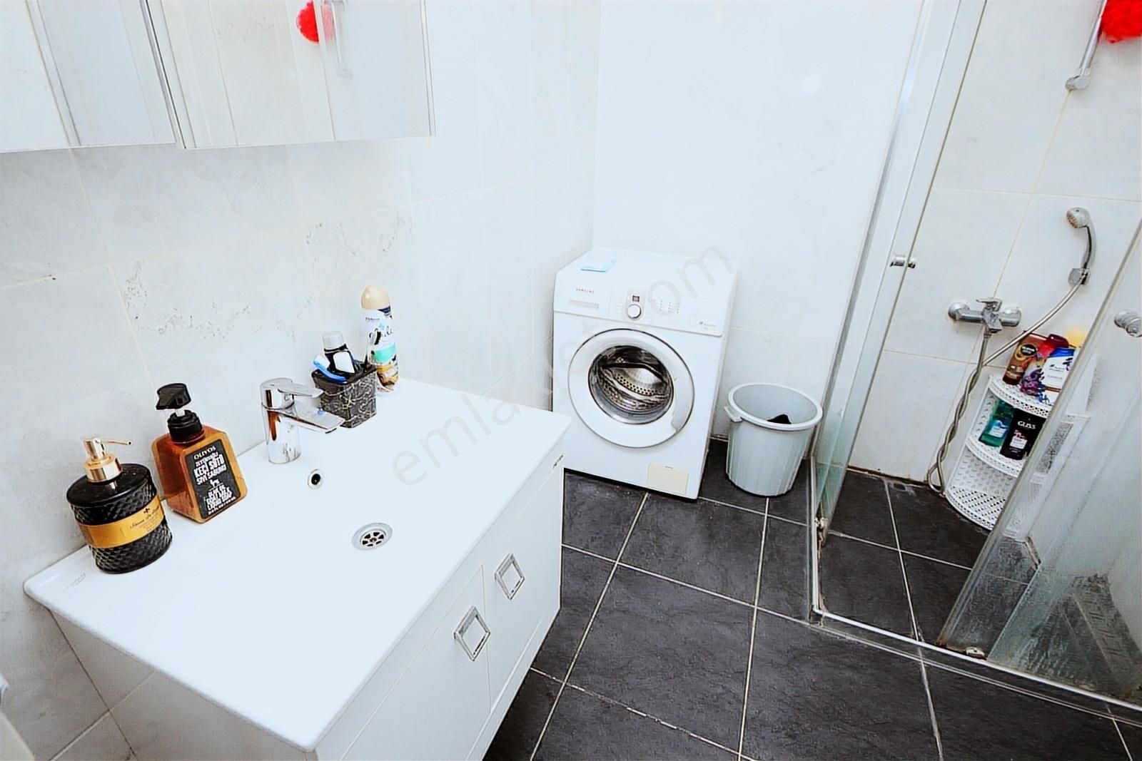 Tuzla Site İçerisinde : Güvenlikli : Eşyalı : 1+1 Fırsat Daire - Görsel 26