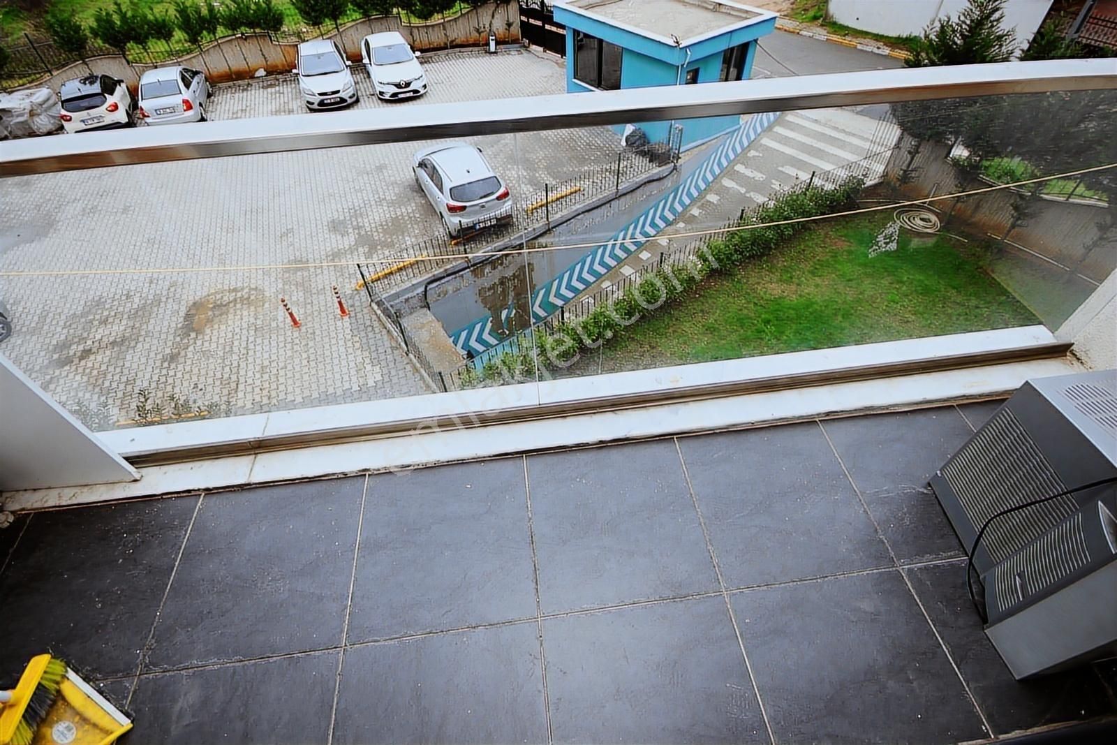 Tuzla Site İçerisinde : Güvenlikli : Eşyalı : 1+1 Fırsat Daire - Görsel 4