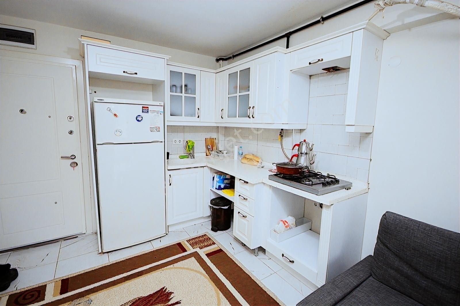 Tuzla Site İçerisinde : Güvenlikli : Eşyalı : 1+1 Fırsat Daire - Görsel 8