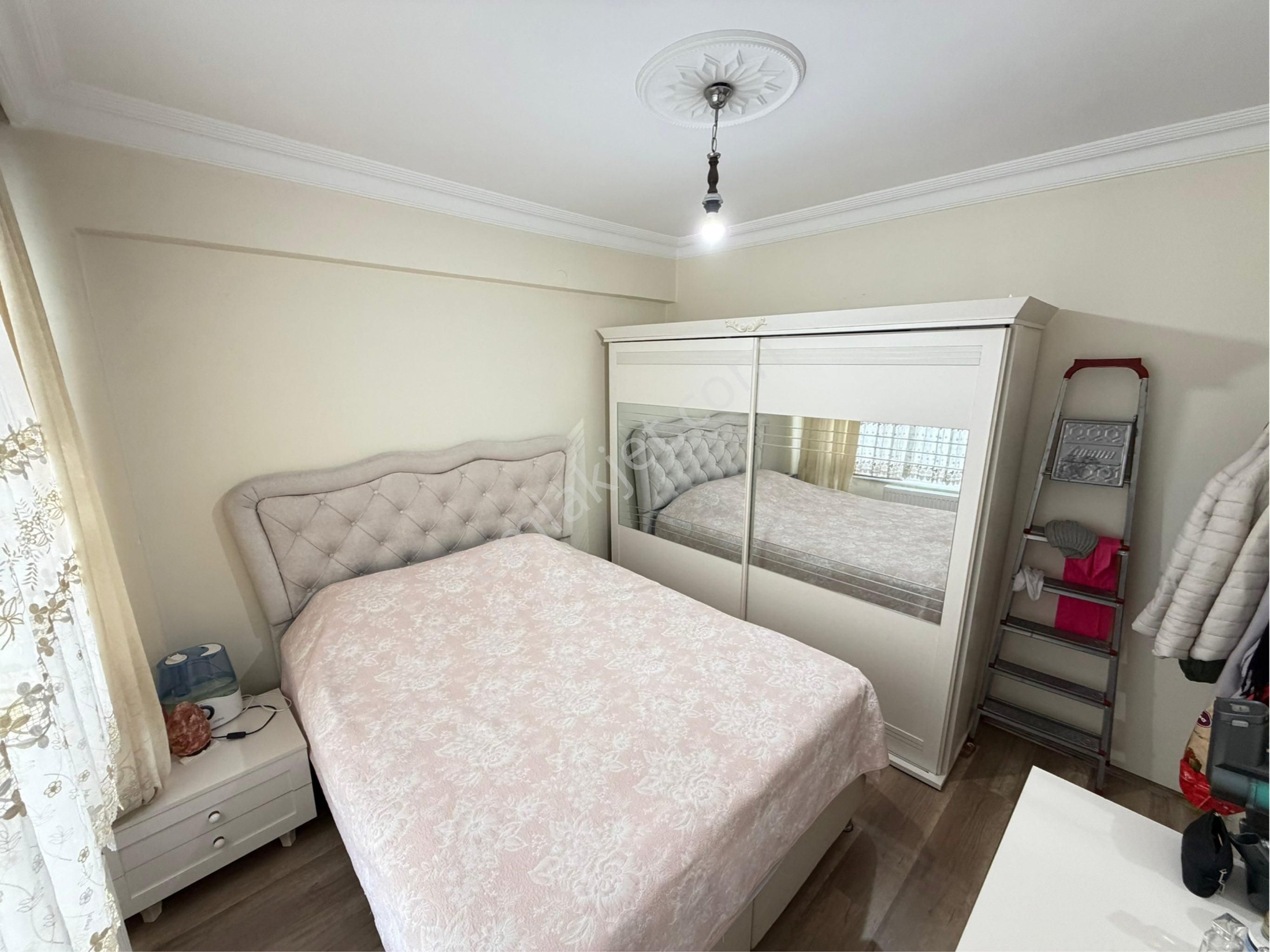 100 Yıl Bulvarında İci Temiz Yapılı Satılık Daire - Görsel 9