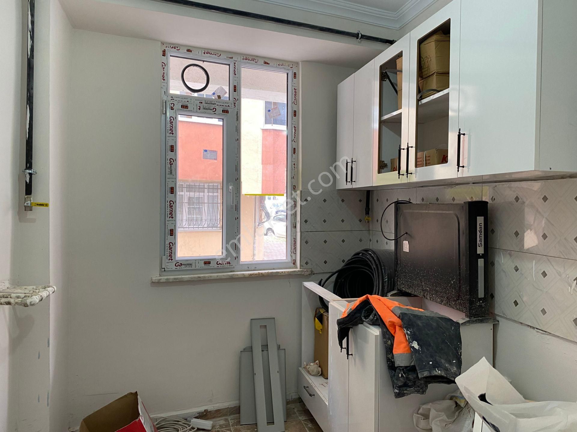 Avrupa Emlak Tan Esenler Birlik Mah 80 M² 2+1 Yüksek Giriş,tem Yanyol Otobüs Duraklarına Yakın - Görsel 3