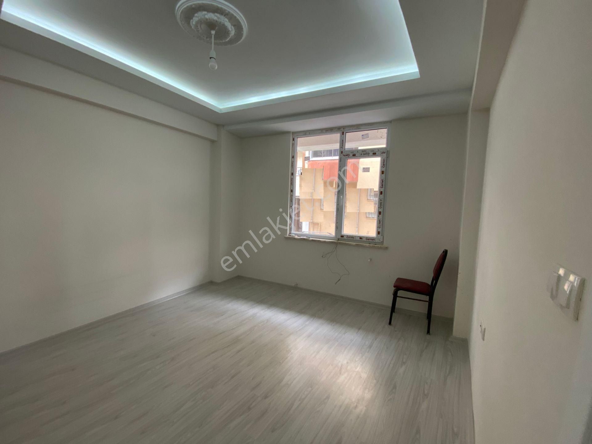 Avrupa Emlak Tan Esenler Birlik Mah 80 M² 2+1 Yüksek Giriş,tem Yanyol Otobüs Duraklarına Yakın