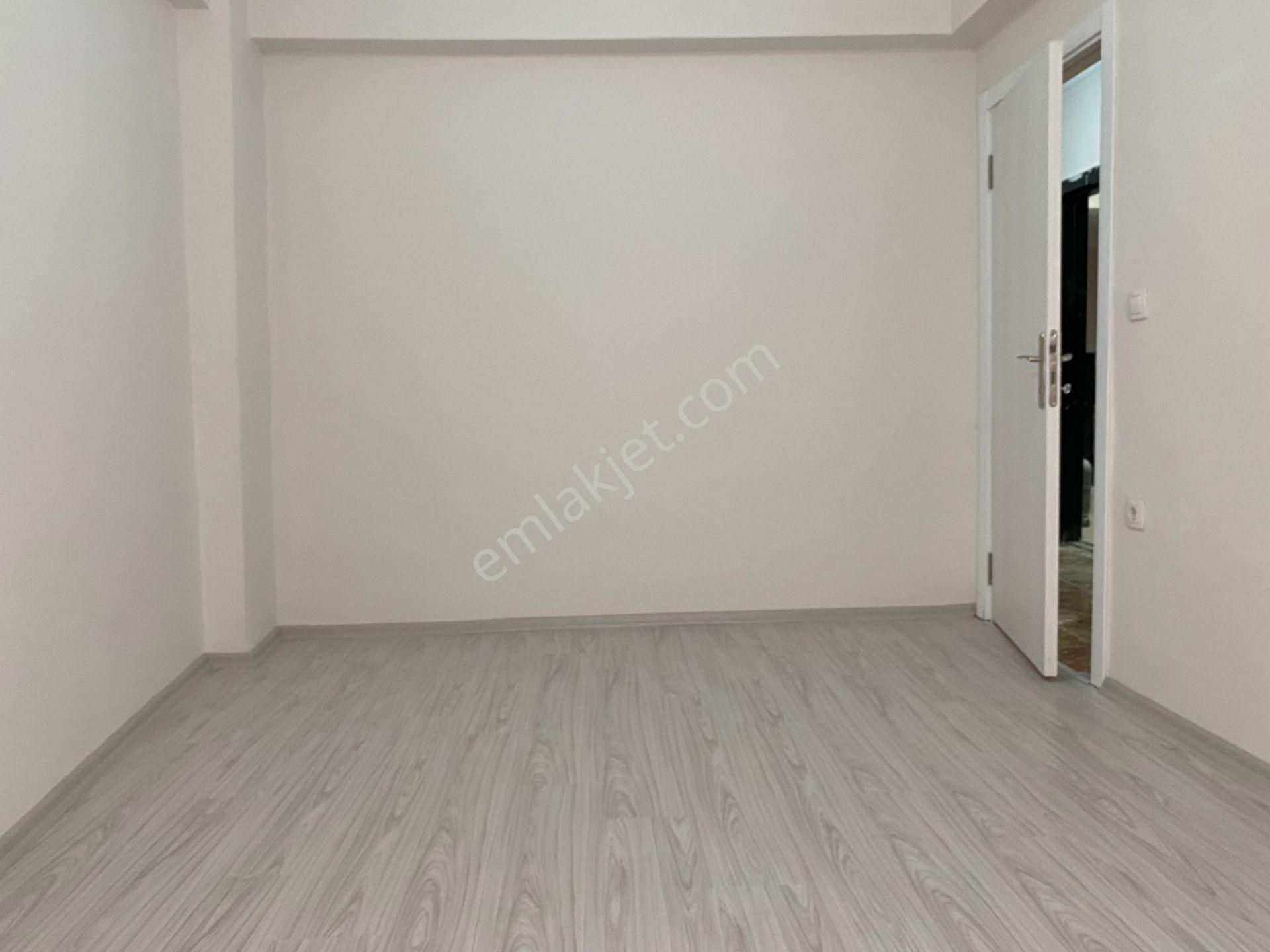 Avrupa Emlak Tan Esenler Birlik Mah 80 M² 2+1 Yüksek Giriş,tem Yanyol Otobüs Duraklarına Yakın - Görsel 6