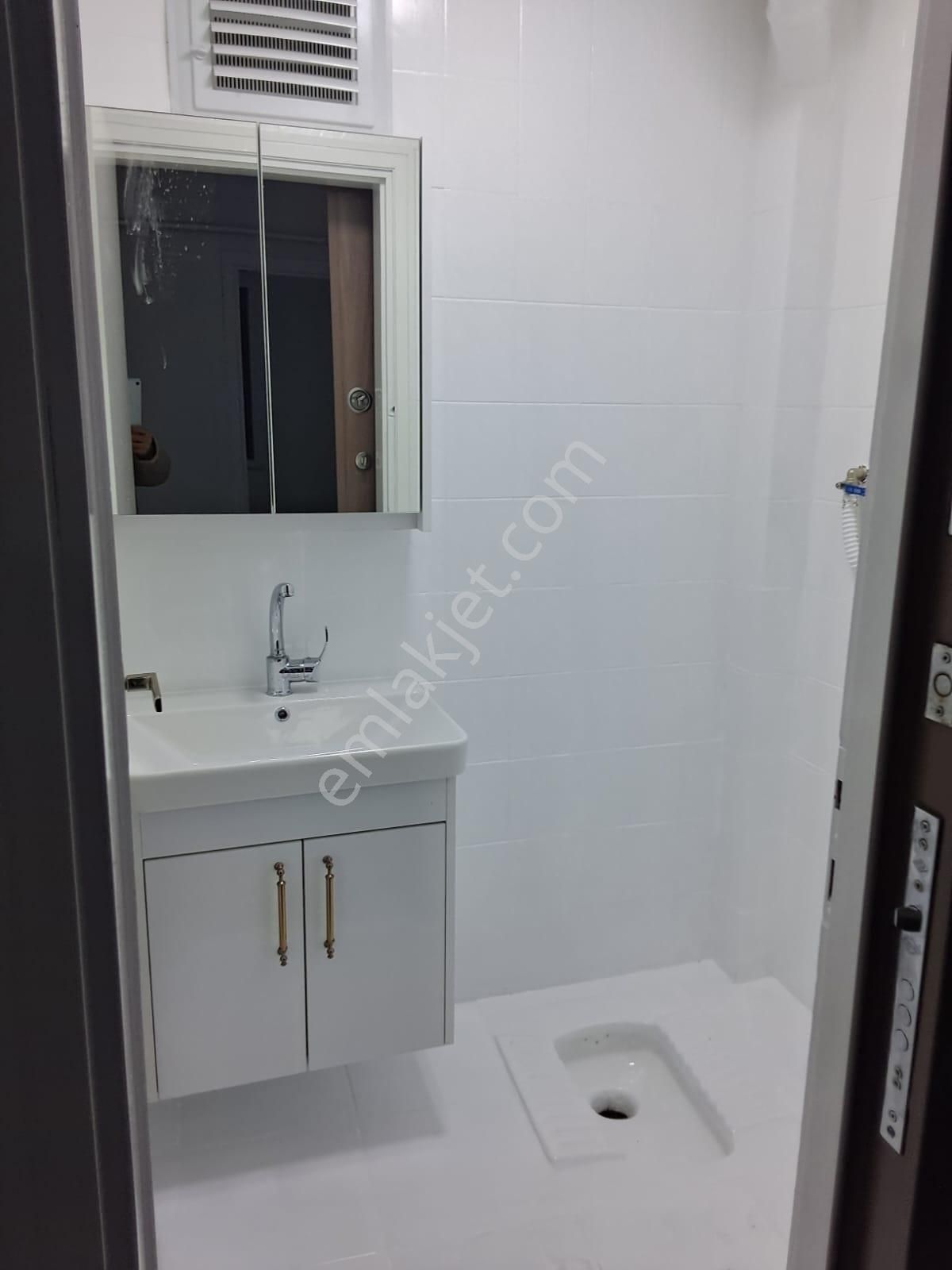 Afyon Tezcan Emlaktan Dervişpaşadakomple Yenilenmiş 3+1 Daire - Görsel 21