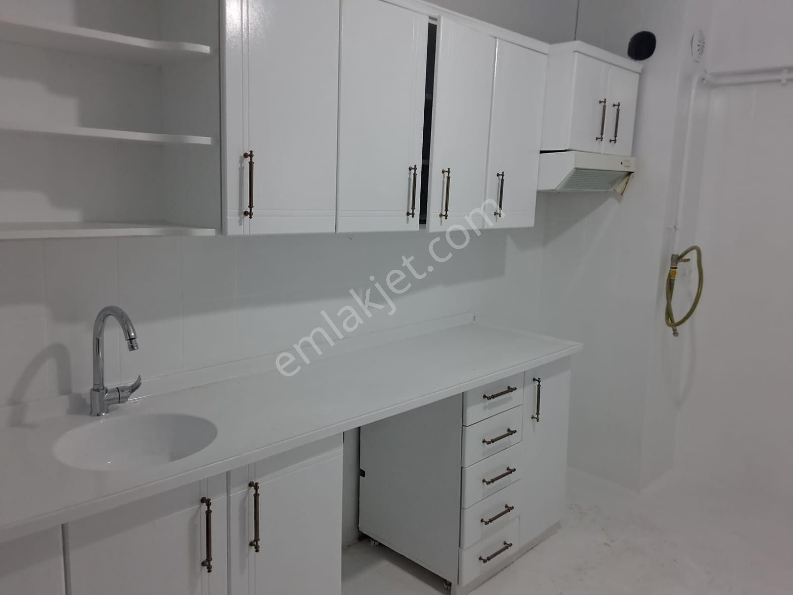 Afyon Tezcan Emlaktan Dervişpaşadakomple Yenilenmiş 3+1 Daire - Görsel 8