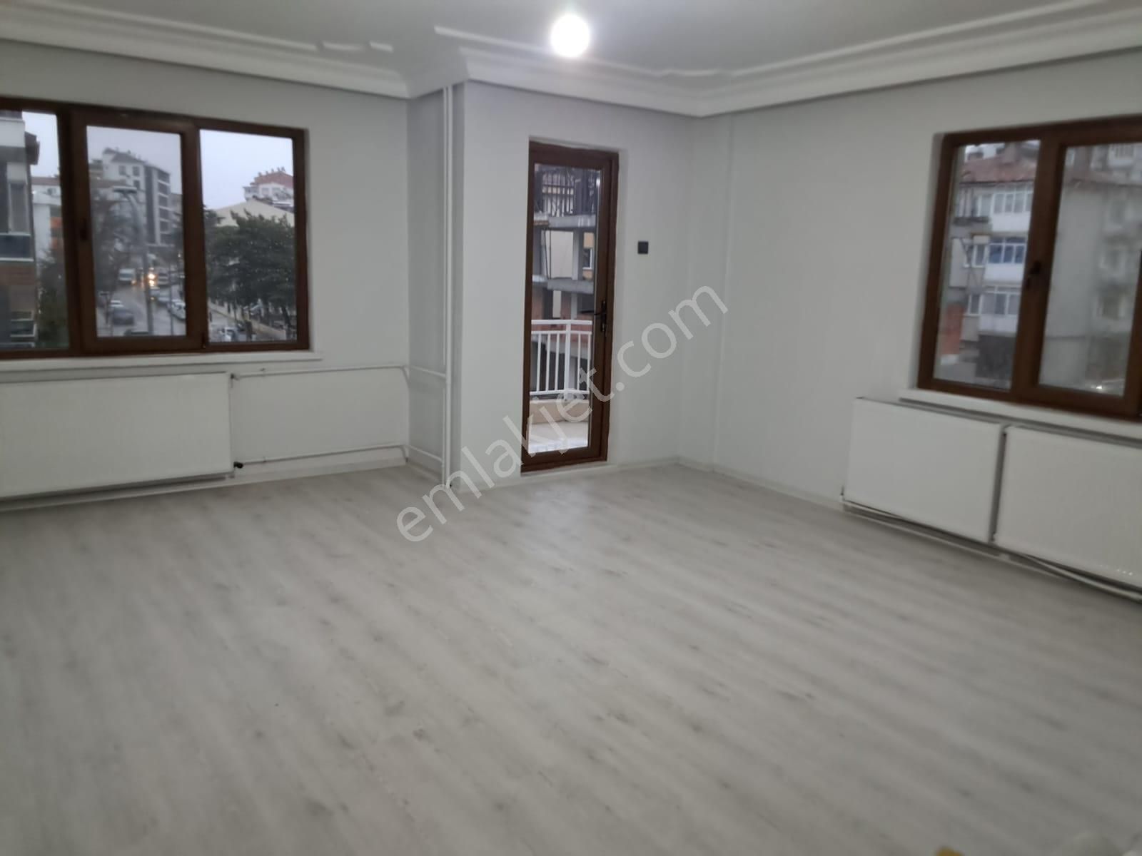 Afyon Tezcan Emlaktan Dervişpaşadakomple Yenilenmiş 3+1 Daire - Görsel 2