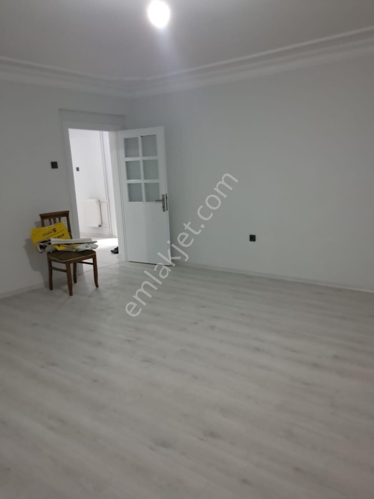 Afyon Tezcan Emlaktan Dervişpaşadakomple Yenilenmiş 3+1 Daire - Görsel 5