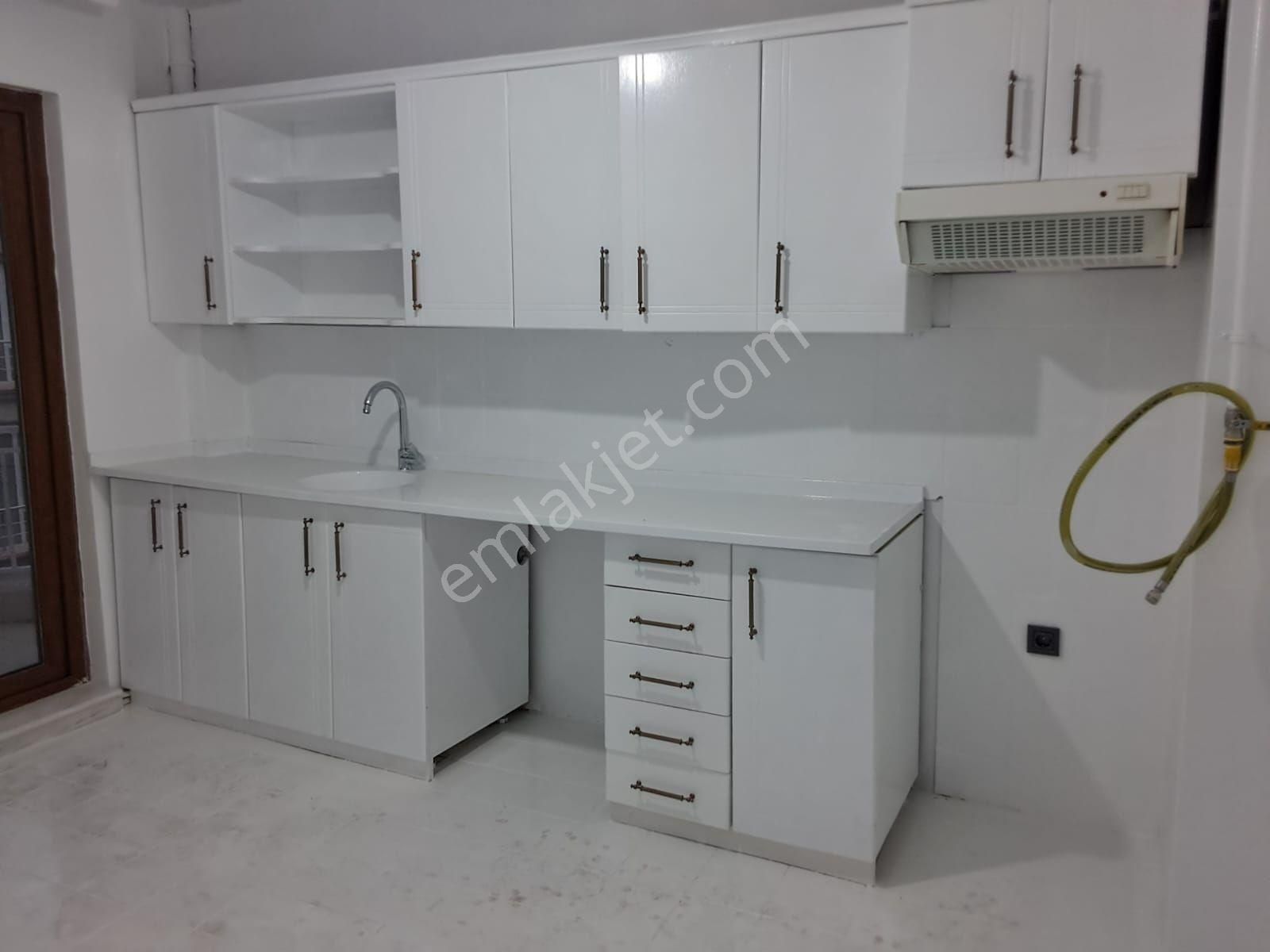 Afyon Tezcan Emlaktan Dervişpaşadakomple Yenilenmiş 3+1 Daire - Görsel 6