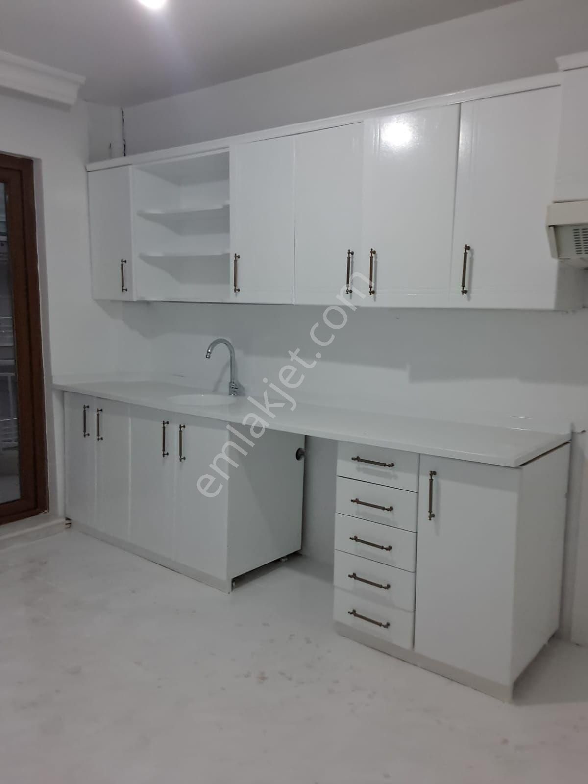 Afyon Tezcan Emlaktan Dervişpaşadakomple Yenilenmiş 3+1 Daire - Görsel 7