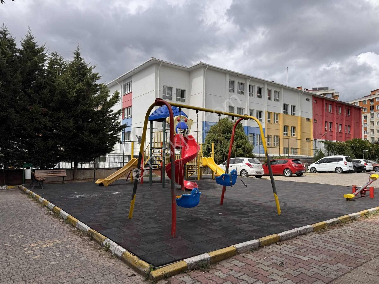 Öğretmenler Sitesi'nde Havuz Ve Peyzaj Manzaralı Geniş 3+1 Daire - Görsel 31