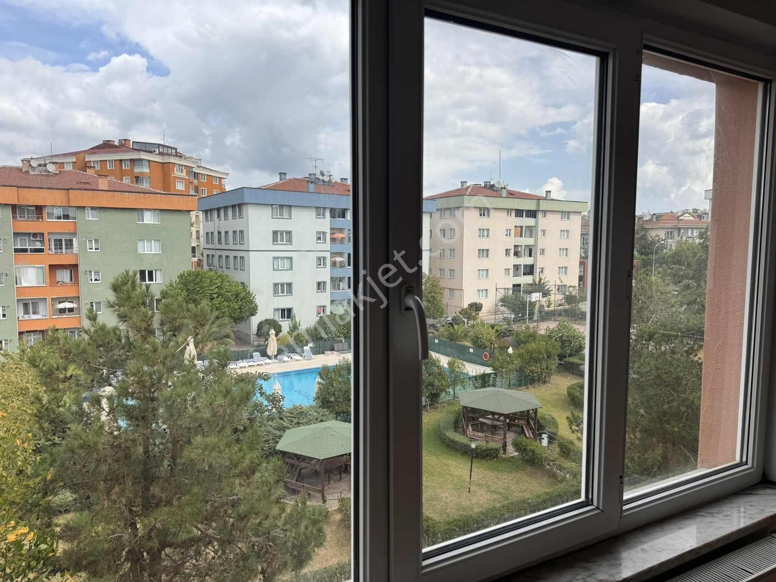 Öğretmenler Sitesi'nde Havuz Ve Peyzaj Manzaralı Geniş 3+1 Daire - Görsel 17