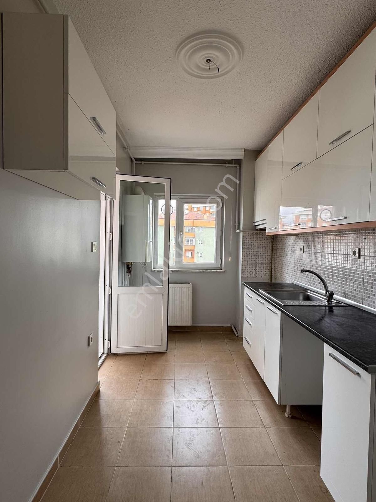 Öğretmenler Sitesi'nde Havuz Ve Peyzaj Manzaralı Geniş 3+1 Daire - Görsel 9