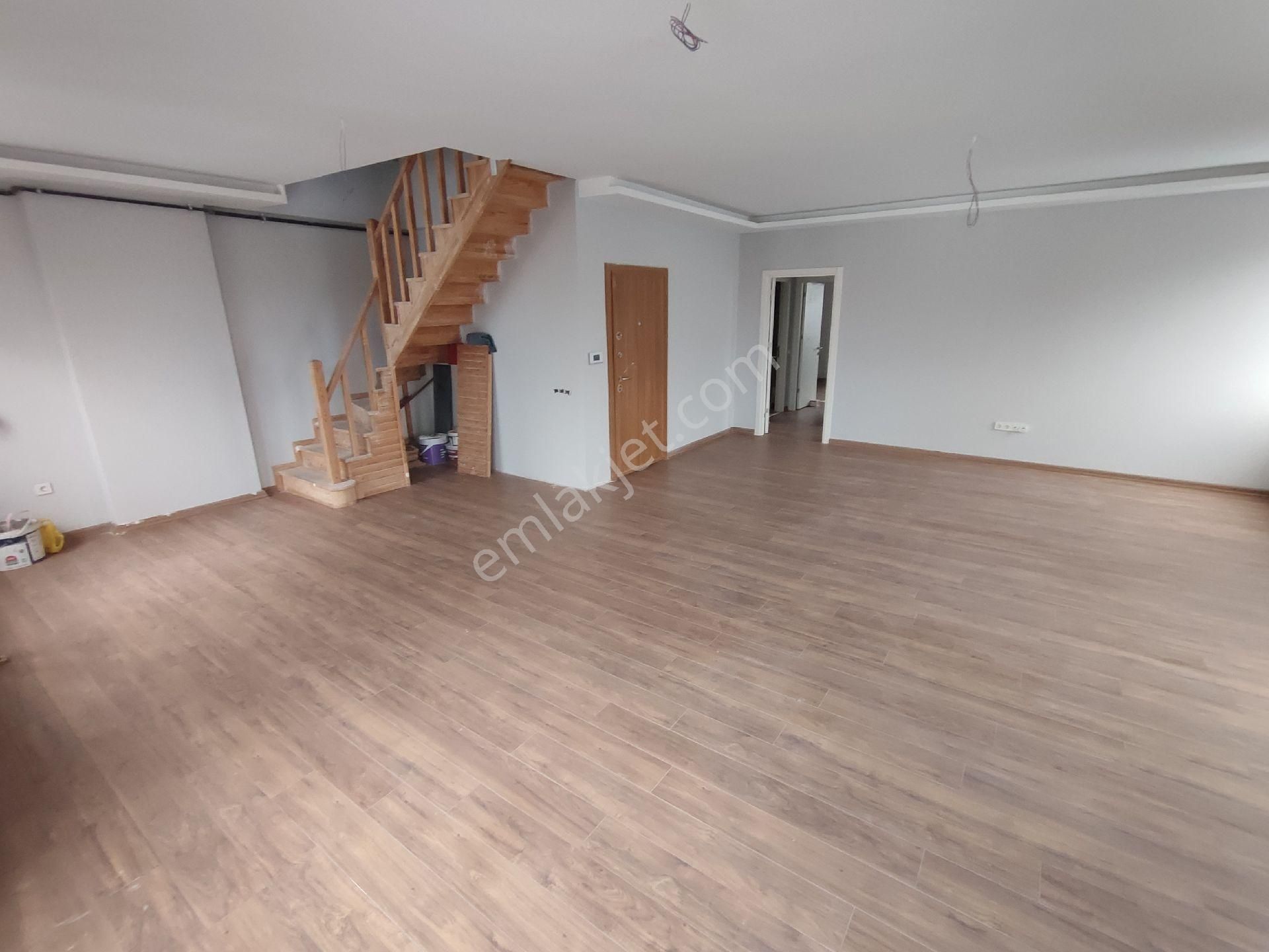 Orhantepe Mah.münibüs Cad.üzerinde Geniş - Görsel 3