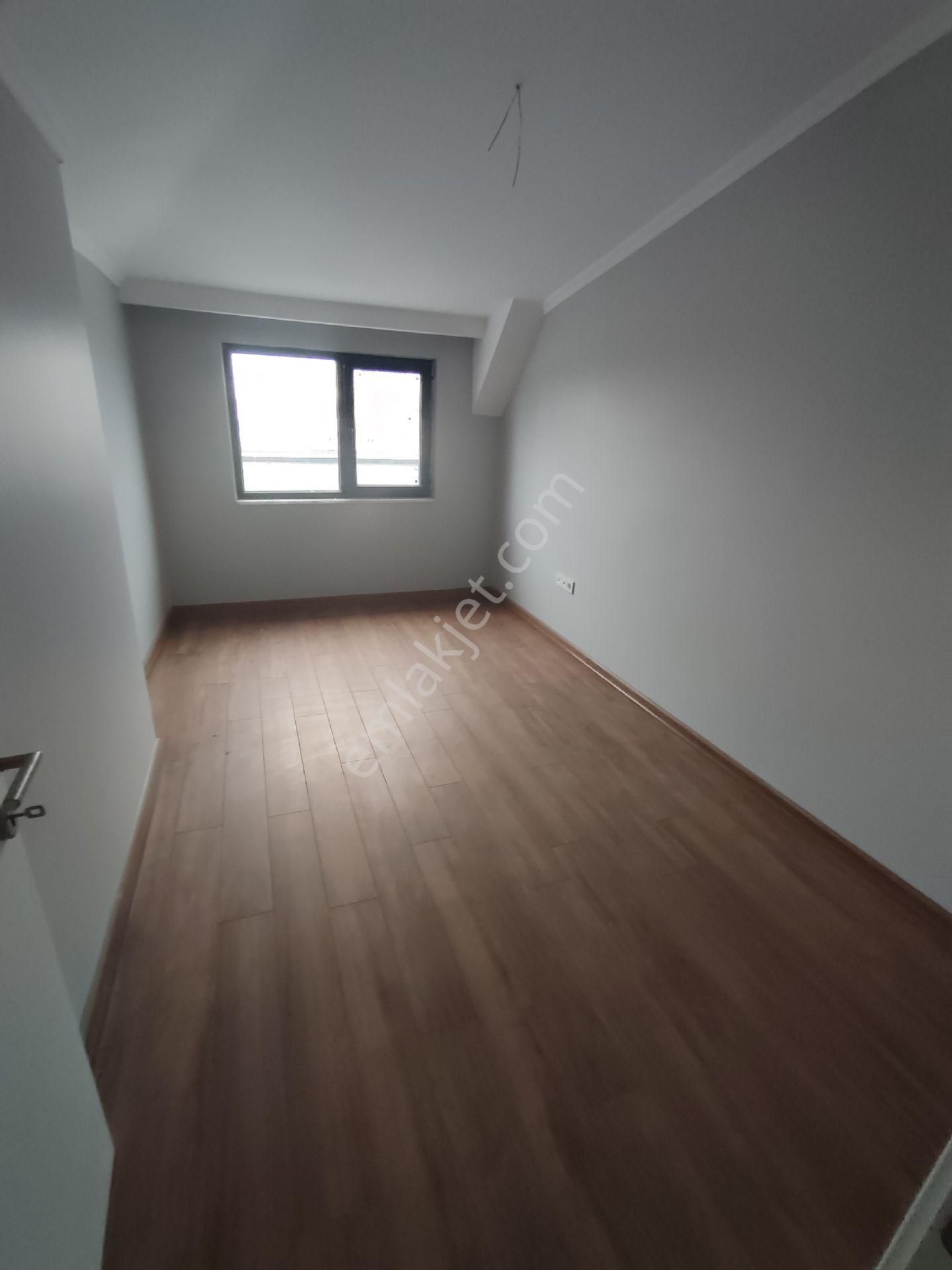 Orhantepe Mah.münibüs Cad.üzerinde Geniş - Görsel 22