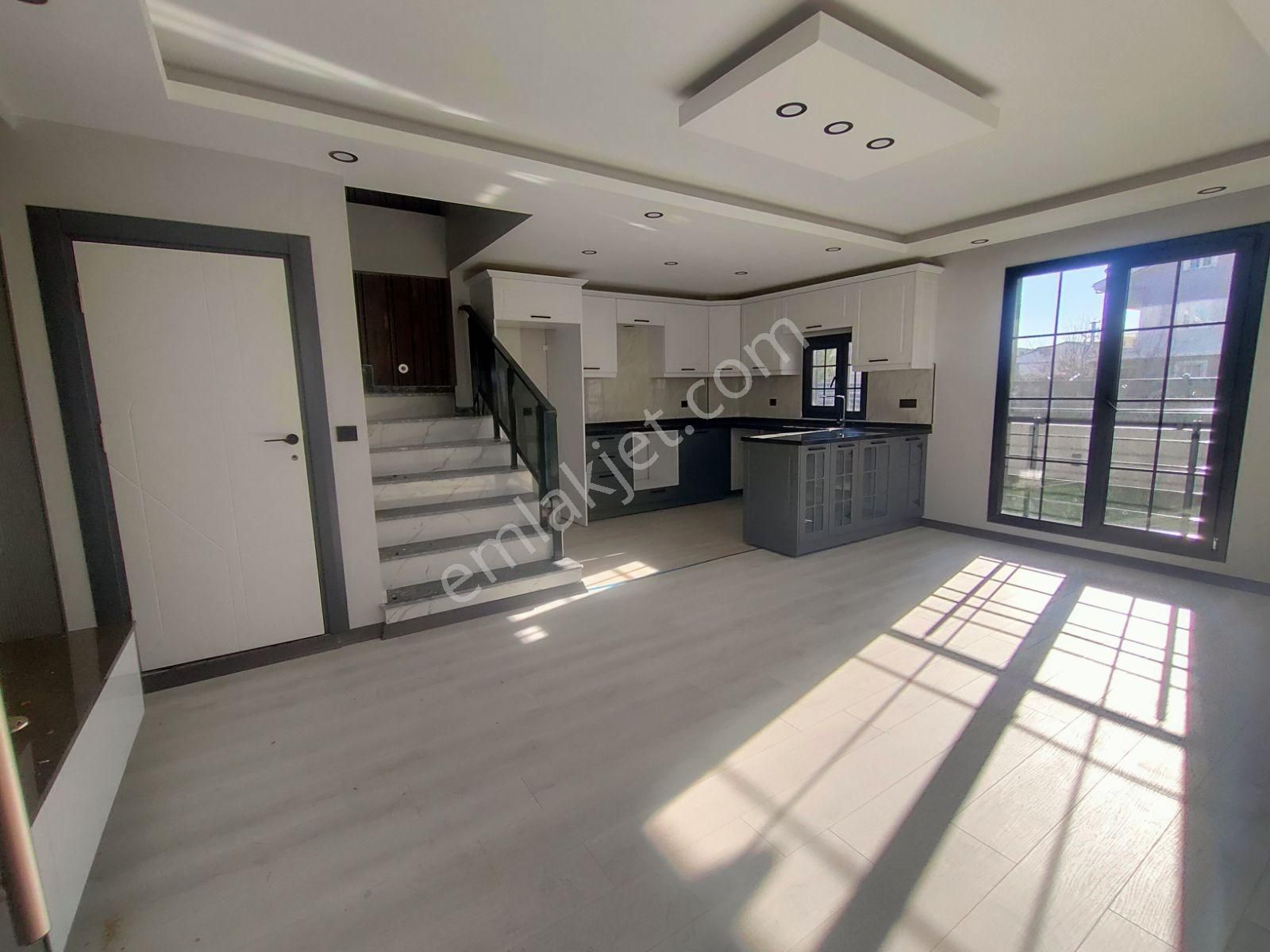 Kartallar'dan Büyük Odalı Geniş Bahçeli Deniz Manzaralı Yazlık. - Görsel 17