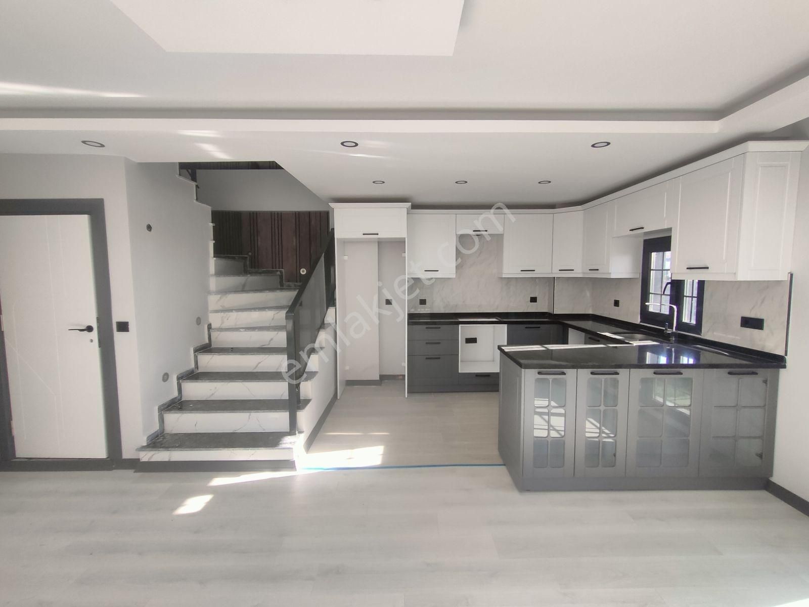 Kartallar'dan Büyük Odalı Geniş Bahçeli Deniz Manzaralı Yazlık. - Görsel 15