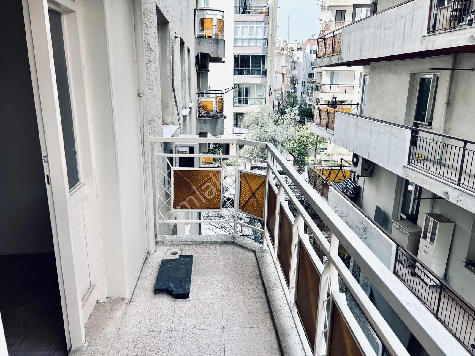 Bornova Erzene Mah Ata Durağında 2+1 Ara Kat Satılık Daire - Görsel 4