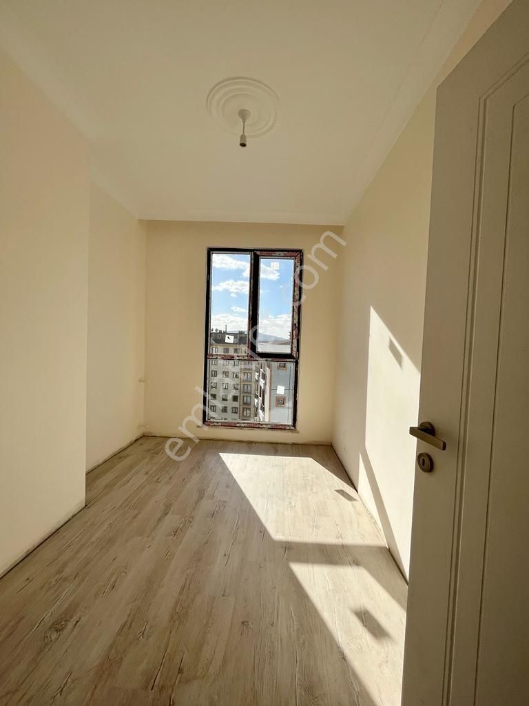 Çekmeköy'ün Merkezinde, Kuzey Ormanları Yanında 2+1 Site Dairesi - Görsel 3