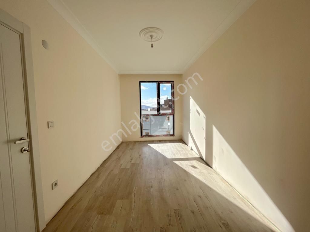 Çekmeköy'ün Merkezinde, Kuzey Ormanları Yanında 2+1 Site Dairesi - Görsel 6