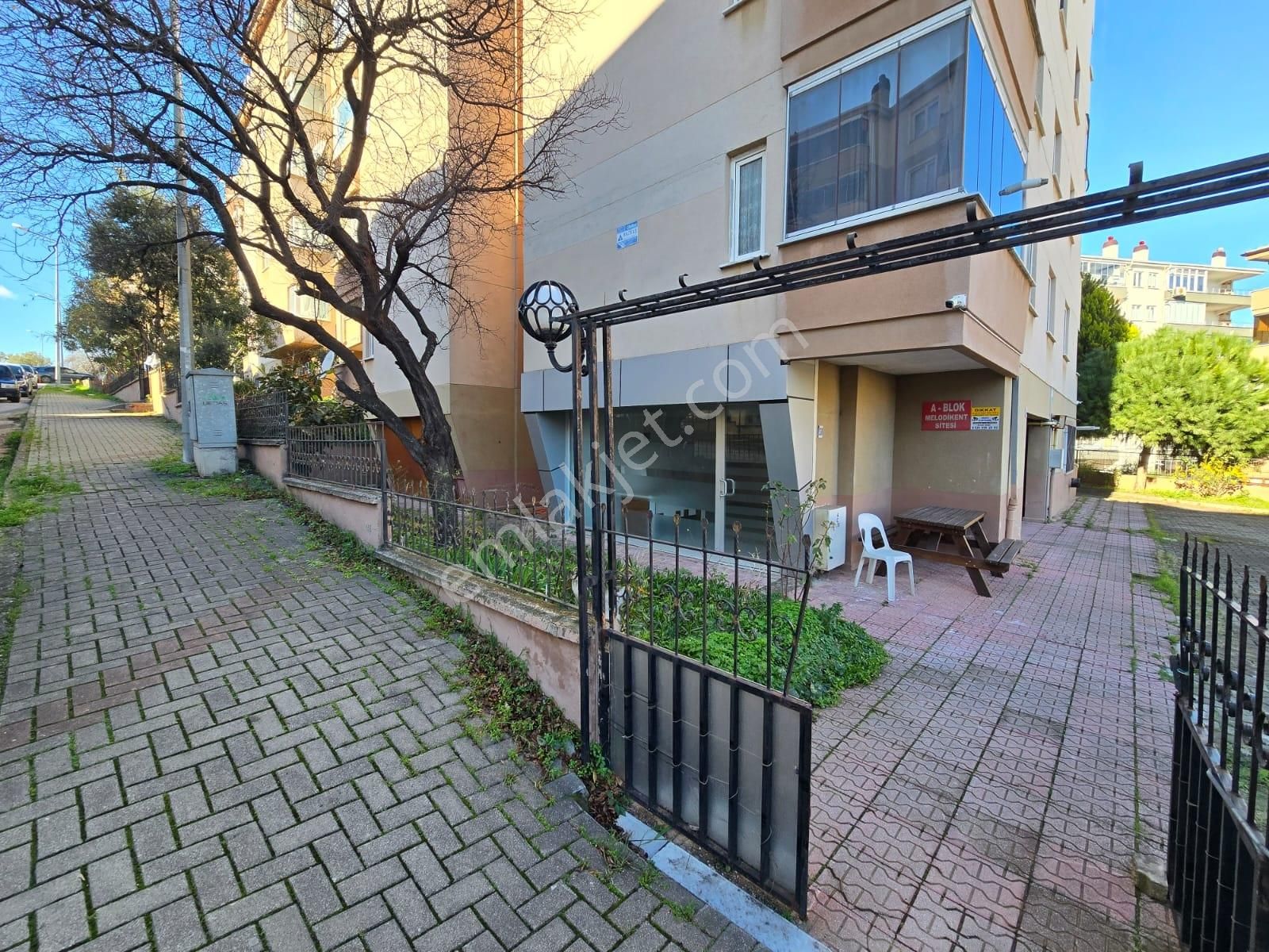 Tırpan'dan Güzelyalıda Melodikent Sit. İçerisinde Bahçeli Dükkan - Görsel 12