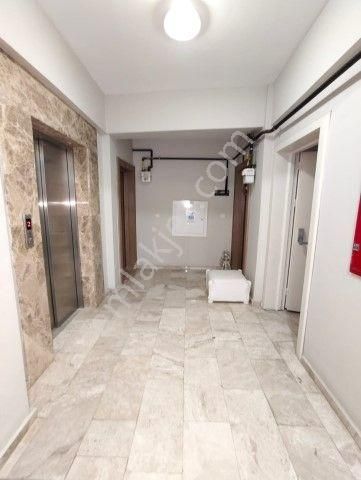 Bayraklı Körfez Mahallesinde Site İçerisinde Eşyalı 3+1 Satılık Daire - Görsel 14