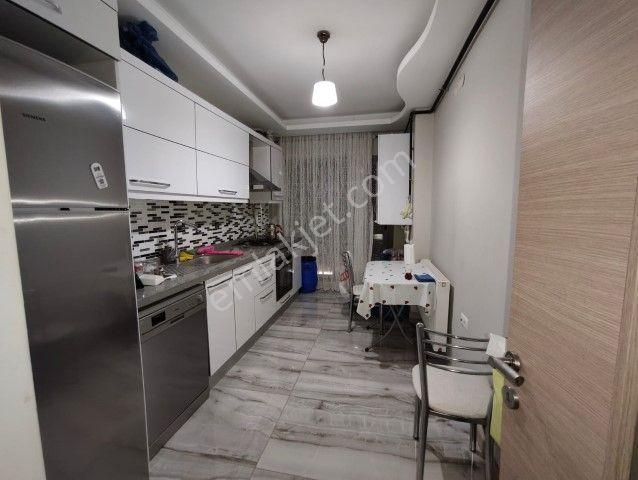 Bayraklı Körfez Mahallesinde Site İçerisinde Eşyalı 3+1 Satılık Daire