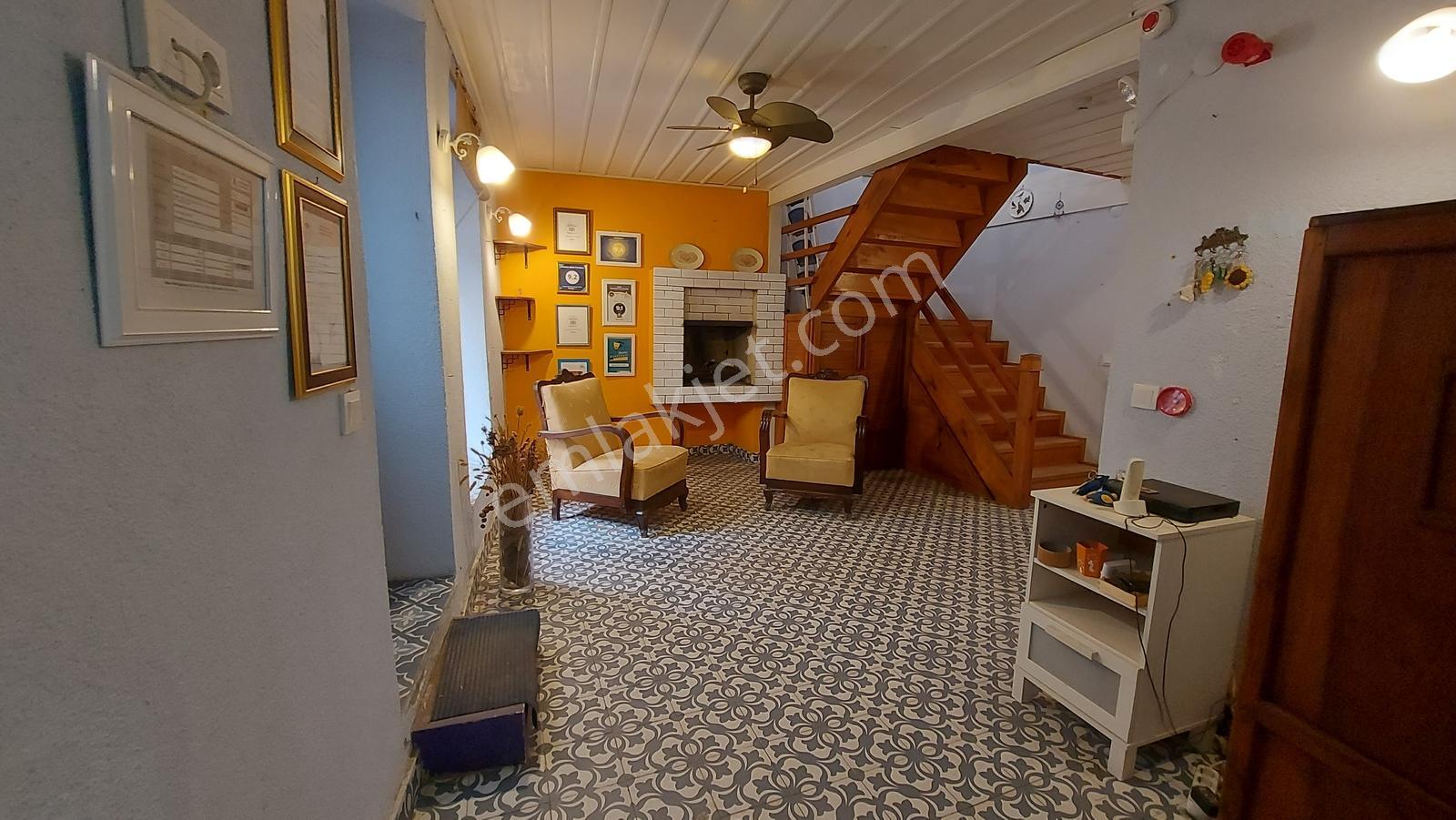Ayvalık Zekibey'de 5 Odalı Bahçeli Butik Otel + İmarlı Arsa - Görsel 6