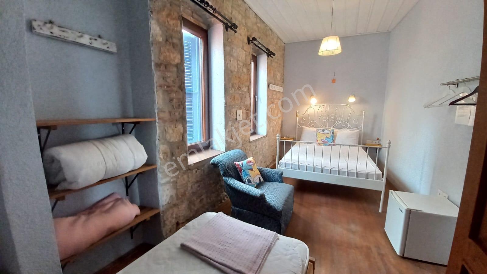 Ayvalık Zekibey'de 5 Odalı Bahçeli Butik Otel + İmarlı Arsa - Görsel 25