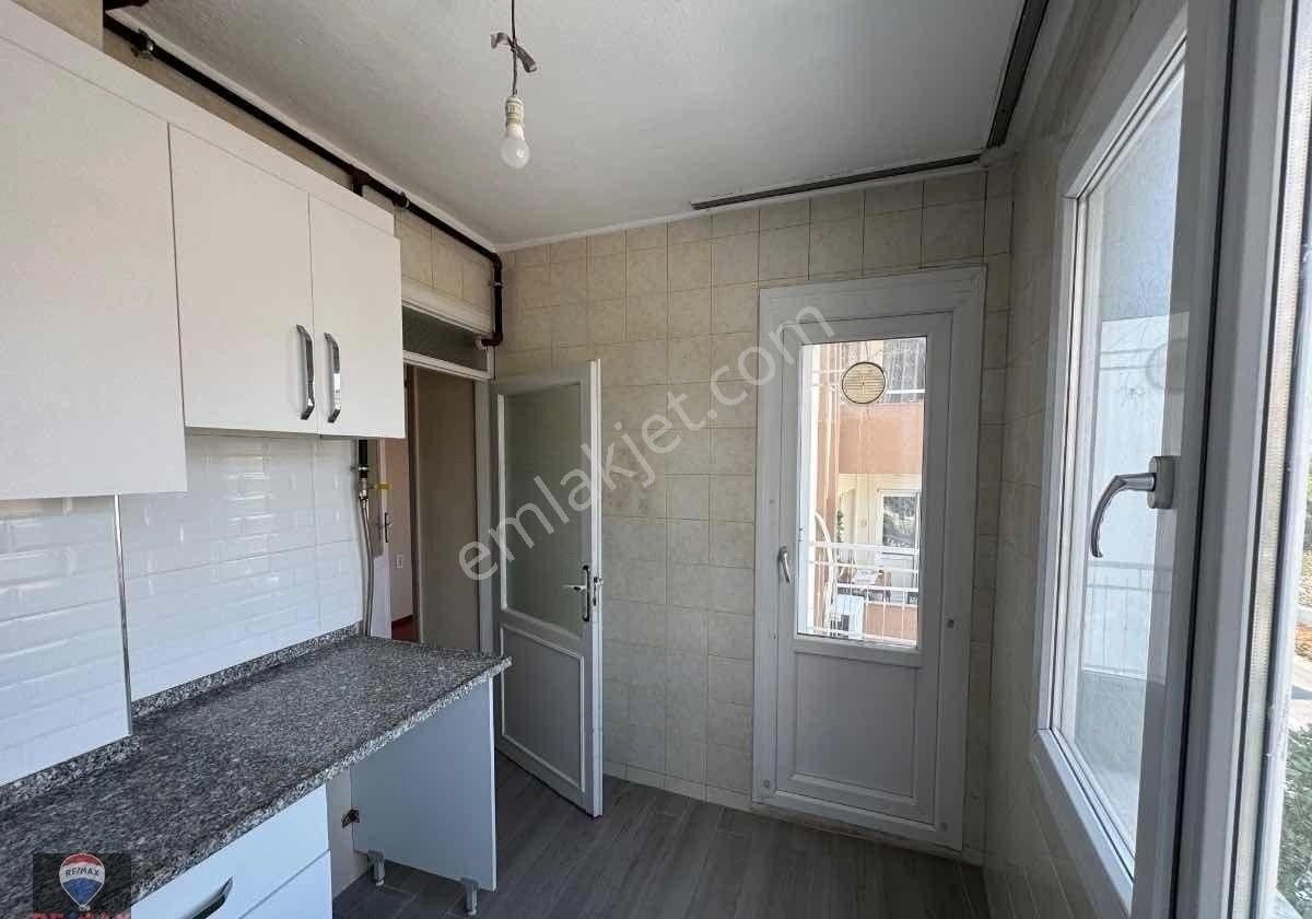 Karşıyaka Bahçelievler Cevdet Bilsay Caddesi'nde 3+1 Kiralık Daire - Görsel 6