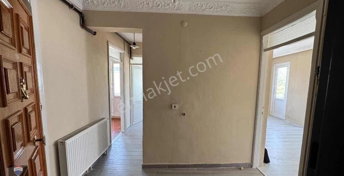 Karşıyaka Bahçelievler Cevdet Bilsay Caddesi'nde 3+1 Kiralık Daire - Görsel 4