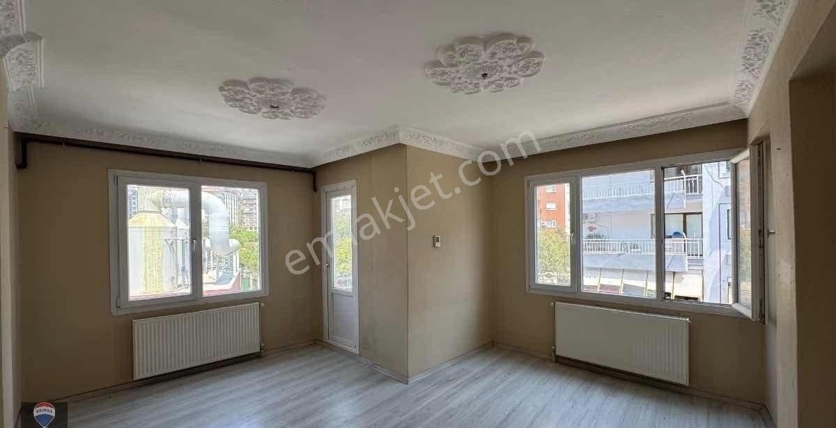 Karşıyaka Bahçelievler Cevdet Bilsay Caddesi'nde 3+1 Kiralık Daire - Görsel 17