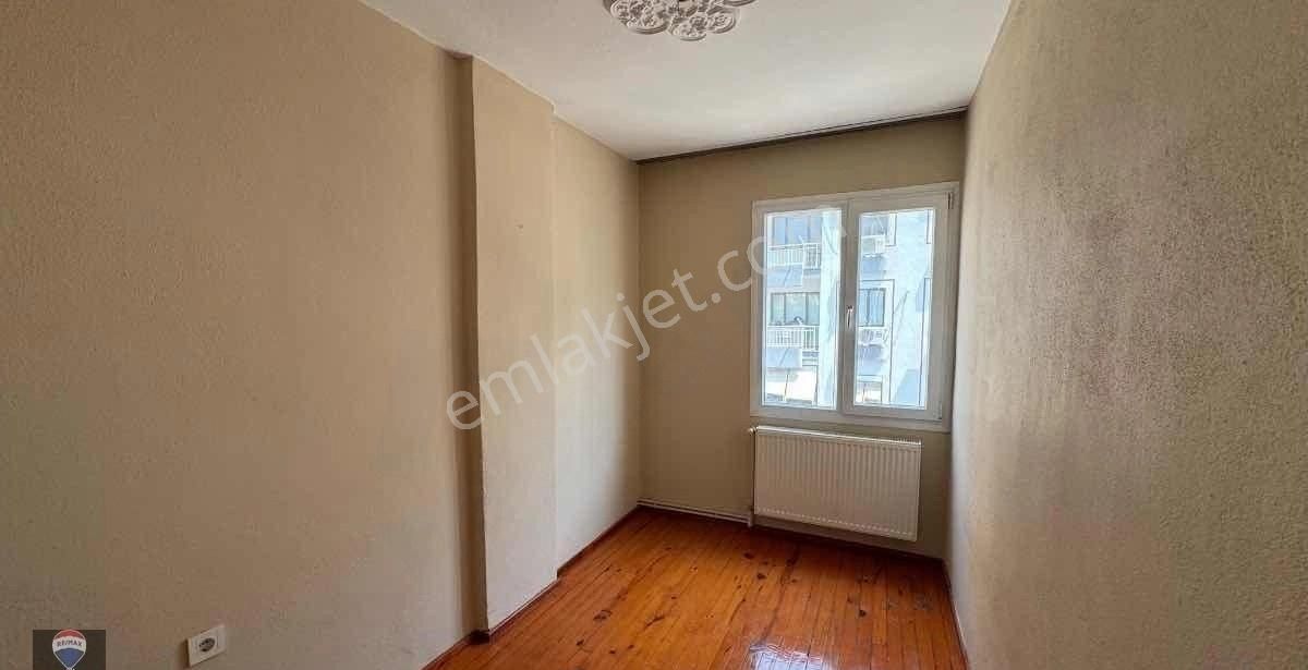 Karşıyaka Bahçelievler Cevdet Bilsay Caddesi'nde 3+1 Kiralık Daire - Görsel 24